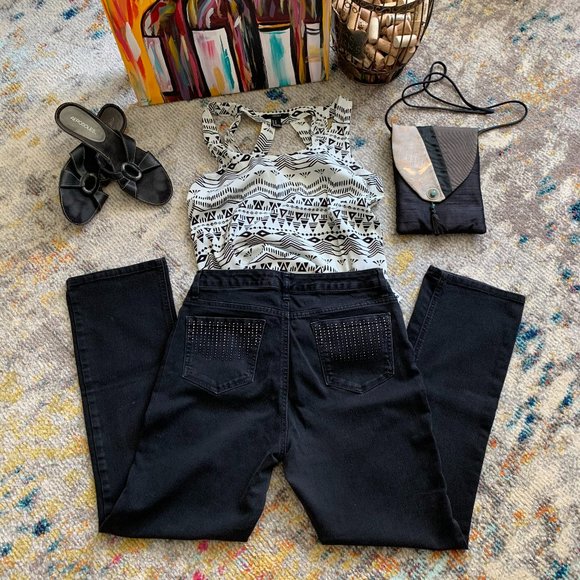 Donated Feb 16 ‘22 Offers Welcome!   SECRETLY SLIMMING Jones NY jeans - Picture 8 of 9